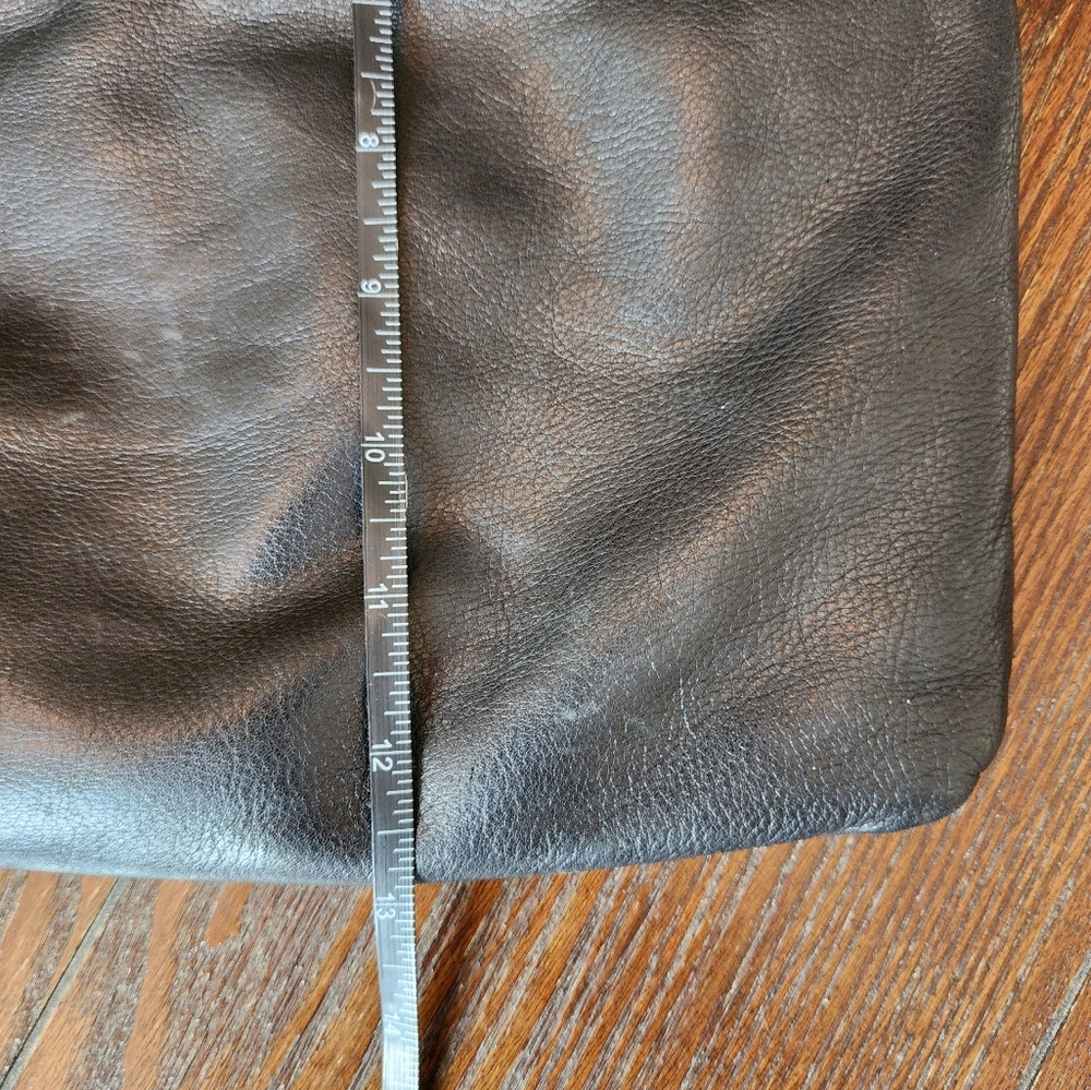 Margot Black Leather Crossbody Bag. - Picture 11 of 12